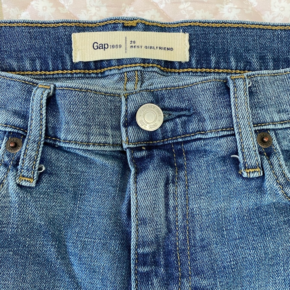 GAP Best Girlfriend jeans. Size 28. 26-inch inseam.